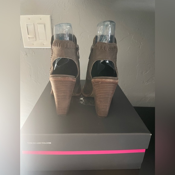 VINCE CAMUTO ‘Karinta’ Leather Peep Toe Bootie Heels Graystone NWT | Size 7 - Picture 5 of 5